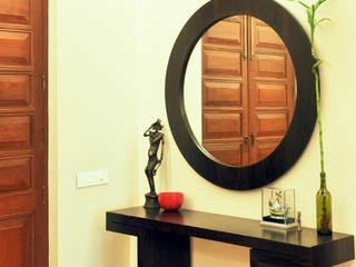 Residence at Breach Candy, Dhruva Samal & Associates Dhruva Samal & Associates Pasillos, vestíbulos y escaleras coloniales