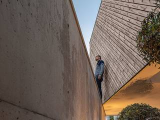 Casa A de REM'A Arquitectura com madeira modificada Lunawood, Banema S.A. Banema S.A. リゾートハウス エンジニアリングウッド 透明