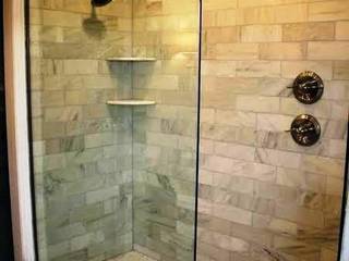 Frameless Shower, The Renovation Guy The Renovation Guy Banheiros clássicos Vidro