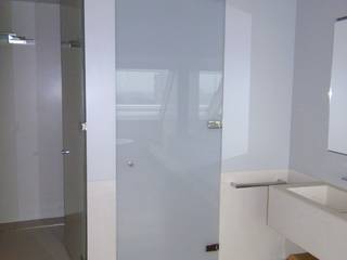 Frameless glass doors , Ion Glass Ion Glass Baños de estilo minimalista Vidrio