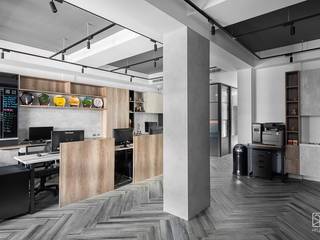 淬鍊 - 1樓, 禾廊室內設計 禾廊室內設計 Industriale Arbeitszimmer