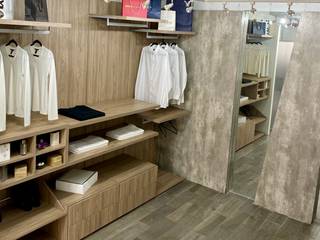 VESTIDOR EN MELAMINA - SUCURSAL QUERETARO , La Central Cocinas Integrales S.A de C.V La Central Cocinas Integrales S.A de C.V Hành lang, sảnh & cầu thang phong cách tối giản Wood effect
