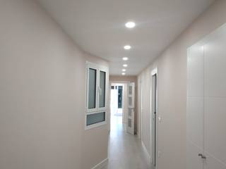 Iluminación Vivienda , Intelmas Intelmas Corredores, halls e escadas modernos