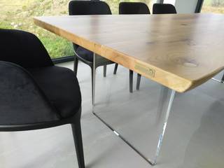 Massivholztisch auf Acryl-Tischbein "Venlo", NovoFerro Designmöbelmanufaktur NovoFerro Designmöbelmanufaktur Salle à manger moderne Bois Effet bois