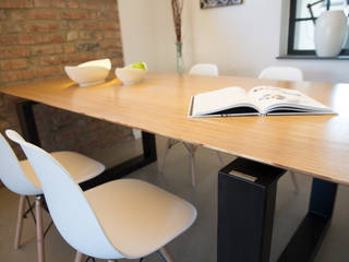M-Pex Tischplatte auf Abgesetzten Kufen, NovoFerro Designmöbelmanufaktur NovoFerro Designmöbelmanufaktur Moderne Esszimmer Holz Holznachbildung
