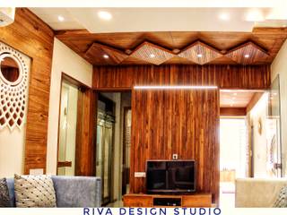 MR. RABADIYA'S BUNGALOW AT SCIENCE CITY, AHMEDABAD, Hinal Dave Hinal Dave Modern living room Wood Wood effect