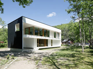 063大町青木湖Yさんの家, atelier137 ARCHITECTURAL DESIGN OFFICE atelier137 ARCHITECTURAL DESIGN OFFICE Scandinavian style houses Glass White