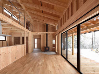 北比良の家/house of kitahira, STUDIO RAKKORA ARCHITECTS STUDIO RAKKORA ARCHITECTS Modern living room