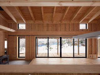 北比良の家/house of kitahira, STUDIO RAKKORA ARCHITECTS STUDIO RAKKORA ARCHITECTS Modern living room