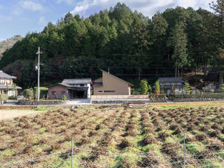 園部の家/house of sonobe, STUDIO RAKKORA ARCHITECTS STUDIO RAKKORA ARCHITECTS Casas modernas