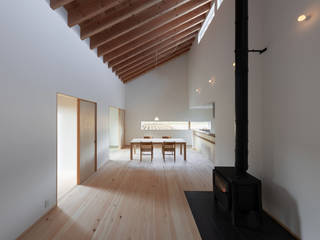 園部の家/house of sonobe, STUDIO RAKKORA ARCHITECTS STUDIO RAKKORA ARCHITECTS Modern living room