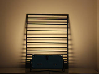 ​Lampe bleue design issue d’un ancien radiateur vintage Radiola des années 60., ArtJL ArtJL モダンデザインの リビング 鉄/鋼