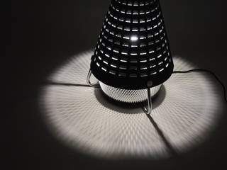 Lampe noire vintage design upcycling issue d'un radiateur Tornado années 60/70, ArtJL ArtJL インダストリアルデザインの リビング プラスティック