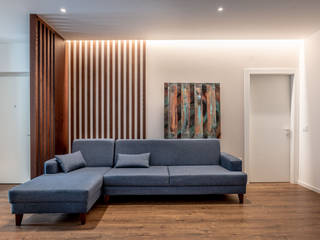 Ristrutturazione completa appartamento 112 mq in Trentino (Cles) La ristrutturazione di un vecchio appartamento degli anni 60 con una nuova veste moderna, Alexandradesigner Alexandradesigner Modern living room Wood Wood effect