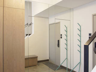 Residential - The Beverly Hills, AQUA Projects Limited AQUA Projects Limited Scandinavian style corridor, hallway& stairs