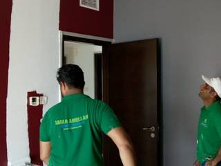 painting services in Dubai, UMAR ABDULLAH TECHNICAL SERVICES L.L.C UMAR ABDULLAH TECHNICAL SERVICES L.L.C Classic style corridor, hallway and stairs