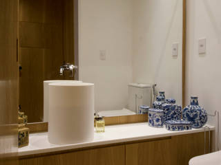 Apto. Toulon_ São Paulo, Brazil, Tea Arquitectos Tea Arquitectos Phòng tắm phong cách hiện đại Gỗ White