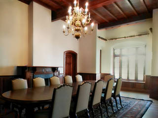 Finger Post house,Ooty, Benny Kuriakose Benny Kuriakose Colonial style dining room