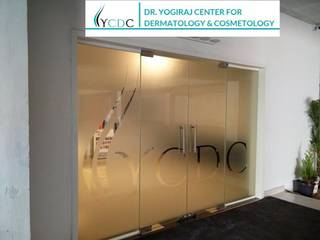YCDC (DR. YOGIRAJ CENTER FOR DERMATOLOGY & COSMETOLOGY) Hospital, Sunrise Interiors Sunrise Interiors Commercial spaces