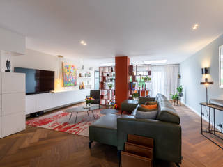 Warme sfeer met plek voor kleurrijke kunst, Aangenaam Interieuradvies Aangenaam Interieuradvies Modern Living Room