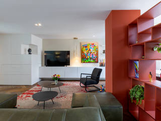 Warme sfeer met plek voor kleurrijke kunst, Aangenaam Interieuradvies Aangenaam Interieuradvies Modern Living Room