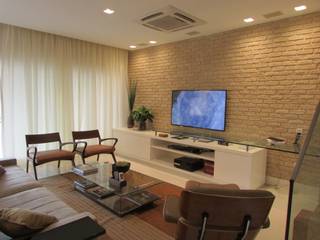 Sala de Estar com TV FERNANDA SALLES ARQUITETURA Salas de estar modernas