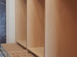 BEDROOM WALK-IN CUPBOARDS, The European Carpenter The European Carpenter Kamar Tidur Modern