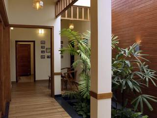 Babu Elias' Residence, Renovart Renovart Classic style corridor, hallway and stairs