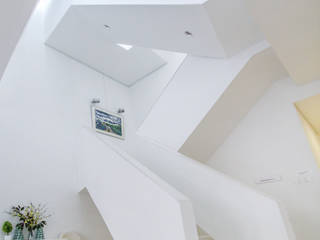 Helsinki Loft, Mr Shopper Studio Pte Ltd Mr Shopper Studio Pte Ltd Country style corridor, hallway& stairs