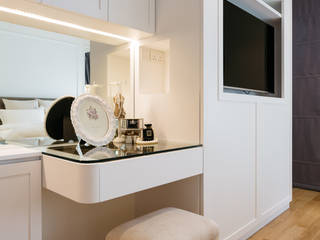 RiverSail Penthouse, Mr Shopper Studio Pte Ltd Mr Shopper Studio Pte Ltd Classic style bedroom