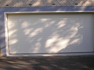 Rolltor in Weiß, garagentorverkauf.de garagentorverkauf.de Garage Doors Aluminium/Zinc