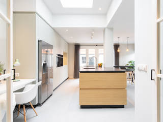 keuken monumentale villa Bussum, ÈMCÉ interior architecture ÈMCÉ interior architecture Nhà bếp phong cách hiện đại