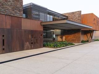 Mooikloof Heights , Nico Van Der Meulen Architects Nico Van Der Meulen Architects Modern home