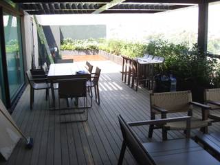 Terraza Tamarindos, INGENIERIA Y DISEÑO EN CRISTAL, S.A. DE C.V. INGENIERIA Y DISEÑO EN CRISTAL, S.A. DE C.V. Moderne balkons, veranda's en terrassen Hout Hout