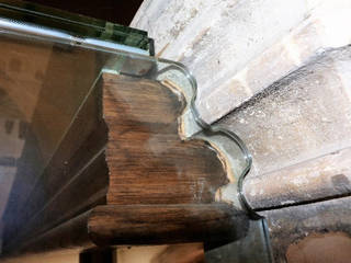 Glass cut around heritage stonework , Ion Glass Ion Glass الممر والمدخل زجاج