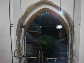 Glass porch to heritage Churches , Ion Glass Ion Glass Puertas de estilo minimalista Vidrio