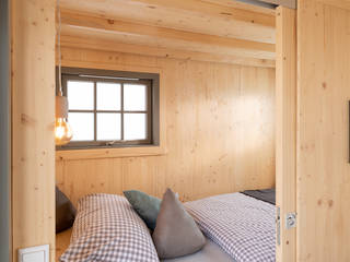 Tiny Haus by Grimmwald, Raum und Mensch Raum und Mensch Commercial spaces Wood Beige
