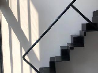 Escaleras de papelillo para estudio en Torre WIT Guadalajara, c05 herrería c05 herrería Stairs Metal