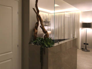 ABITAZIONE PRIVATA , LUCA TOMEI DESIGN & INTERIORS LUCA TOMEI DESIGN & INTERIORS Modern corridor, hallway & stairs Glass