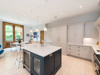 Traditional open plan kitchen diner by Christopher Howard, Christopher Howard Christopher Howard Cocinas de estilo clásico Madera Acabado en madera