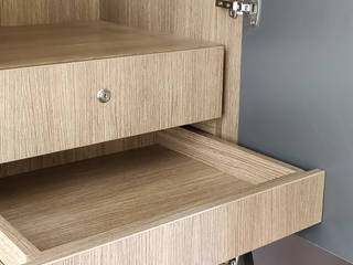 Concealed handle wardrobe, DESIGN SPECIES DESIGN SPECIES Modern style bedroom MDF