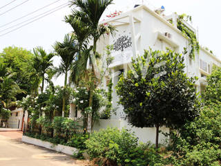 A Villa in Bangalore, VERVE GROUP VERVE GROUP Front yard Wood White