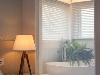 APTO CONTEMPORÂNEO -INTEGRADO A NATUREZA , Bianka Mugnatto Design de Interiores Bianka Mugnatto Design de Interiores حمام زجاج White
