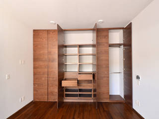 [ Casa Presa Pabellón ], Anexo Arquitectura Anexo Arquitectura Minimalist dressing room Wood Wood effect
