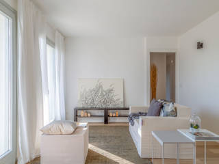 Home Staging a Trieste , Angela Baghino Angela Baghino オリジナルデザインの リビング