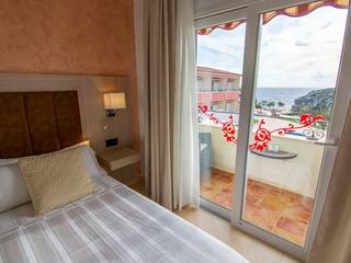 Mobiliario Hotel // Hotel's Furniture " Hotel Sa Barrera" Menorca (Islas Baleares-Balearic Islands), Tu Hotel Contract Tu Hotel Contract モダンスタイルの寝室