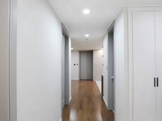 용인시 기흥구 영덕동 흥덕마을7단지 힐스테이트 35py, 리플 디자인 리플 디자인 Modern Corridor, Hallway and Staircase
