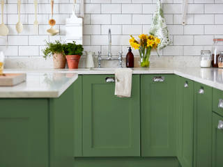 Devon Green Kitchen for Sanderson Paint Alice Margiotta Cozinhas campestres Country Kitchen, Green, Metro Tiles, Open Shelves, Marble Worktop
