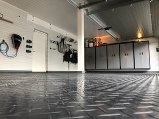 ARREDAMENTO GARAGE, GLADIATORWORX SAGL - info@gladiatorworx.ch - info@garagemania.it GLADIATORWORX SAGL - info@gladiatorworx.ch - info@garagemania.it 모던스타일 차고 / 창고