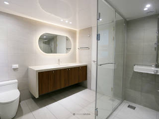union village, designseven designseven Minimalist style bathroom Engineered Wood White